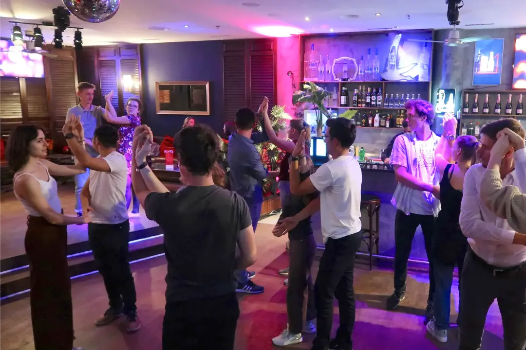 Initiation à la danse Rock dans un bar